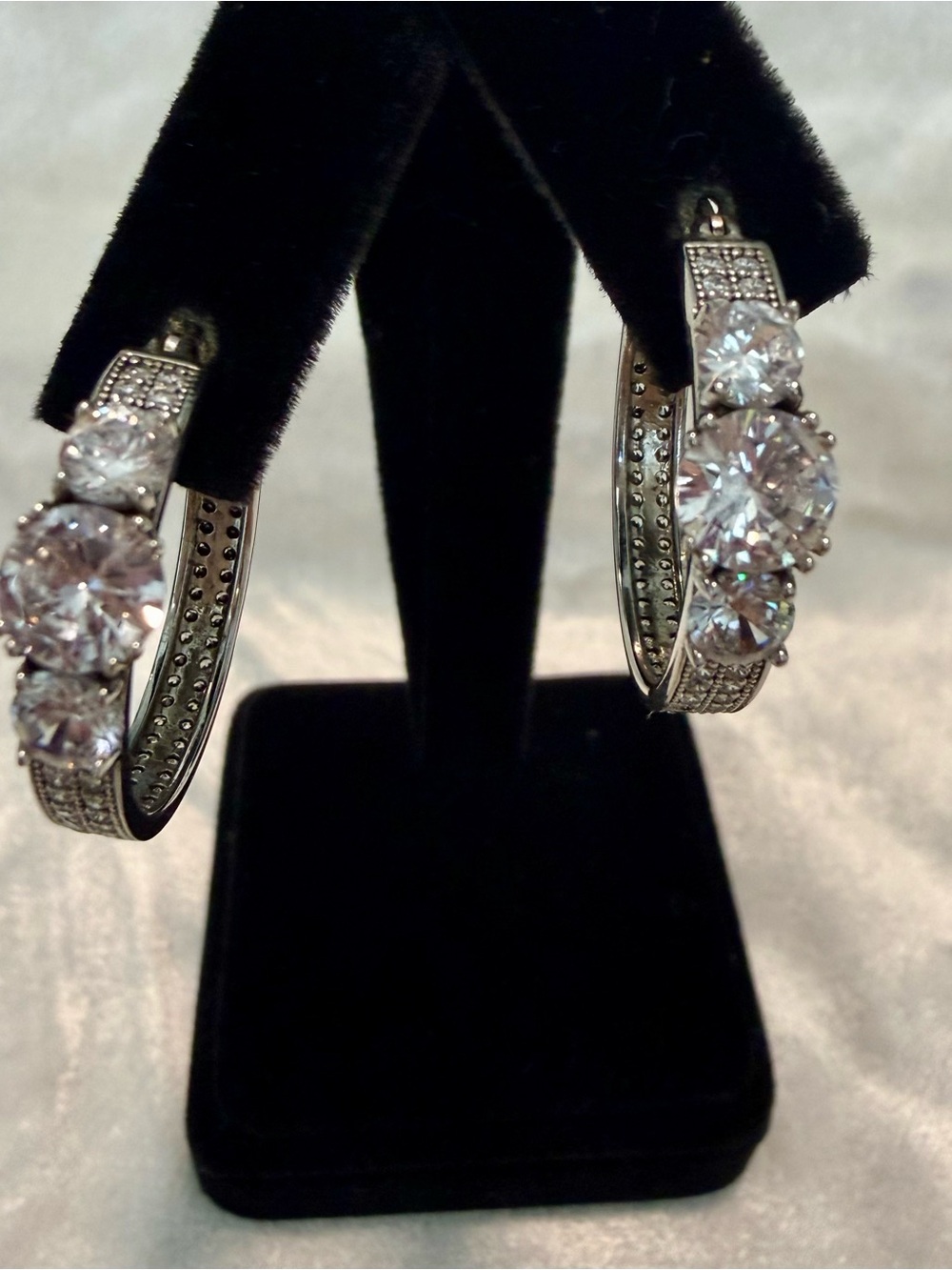 🌸JTV11 - Bella Luce 7.09 CTW White Diamond Simulant over Sterling Silver Hoops🛍️